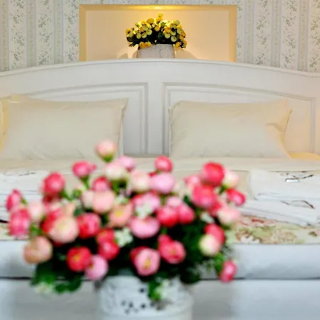 Les Jardins Carol Hotel