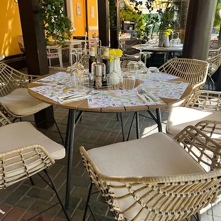 Otel Les Jardins Carol