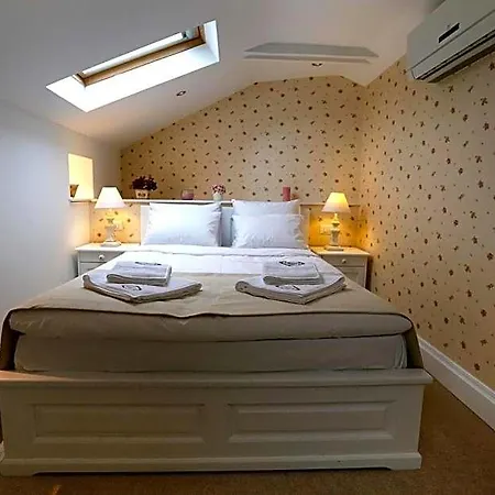 Les Jardins Carol Hotel