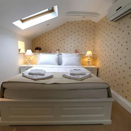 卡罗尔花园酒店 4* 布加勒斯特
