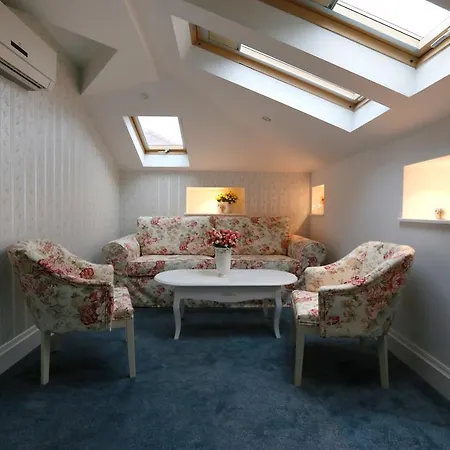 Hotel Les Jardins Carol 4*