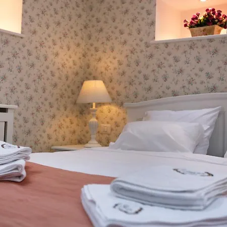 Les Jardins Carol Szálloda 4*