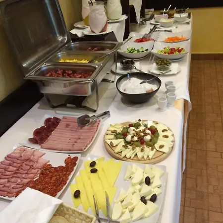 Szálloda Les Jardins Carol 4*