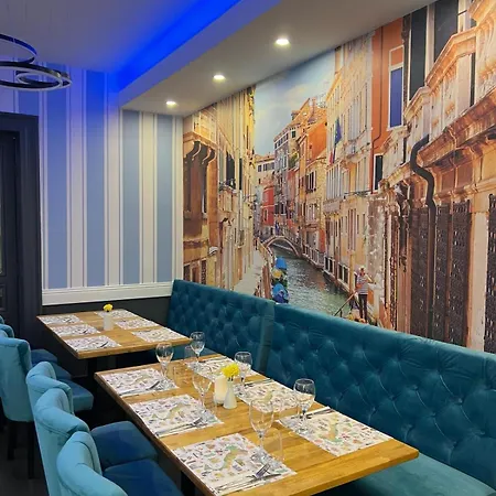 Hotel Les Jardins Carol 4*