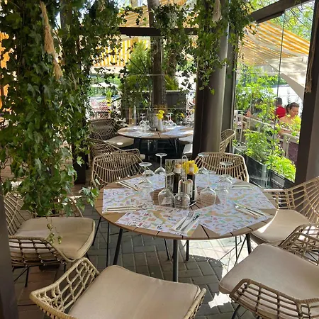 Hotel Les Jardins Carol 4*