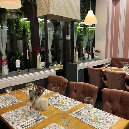 Hotel Les Jardins Carol