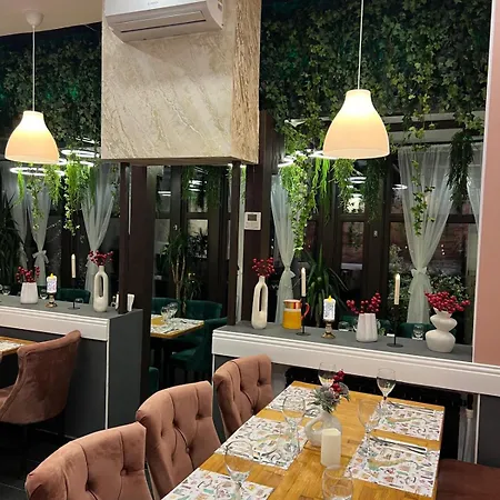 Hotel Les Jardins Carol 4*