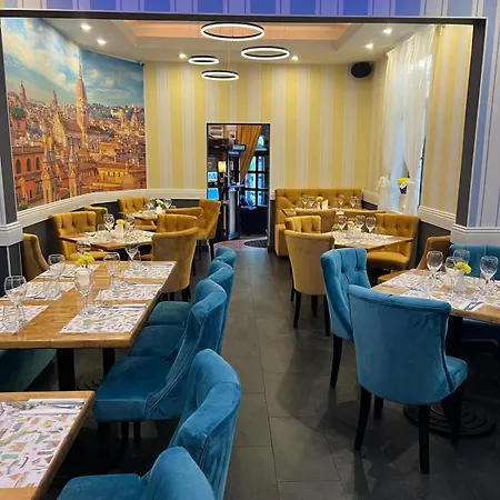 Hotel Les Jardins Carol 4*