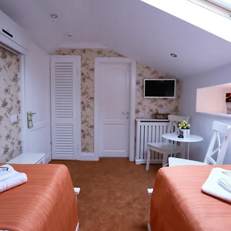 Hotel Les Jardins Carol 4*