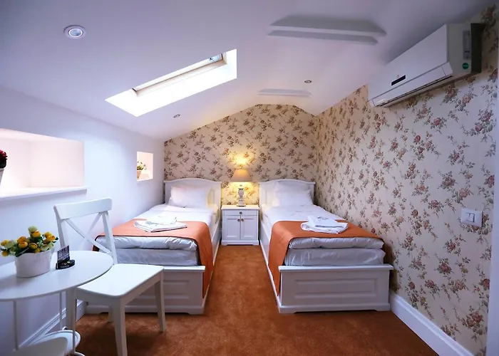 Les Jardins Carol Hotel