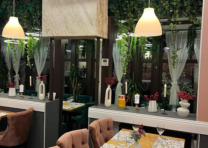 호텔 Les Jardins Carol 4*