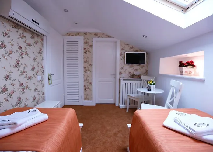 호텔 Les Jardins Carol 4*