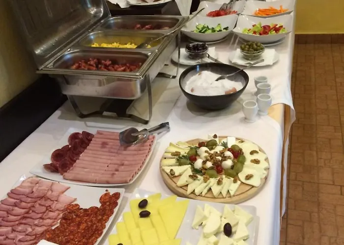 호텔 Les Jardins Carol 4*